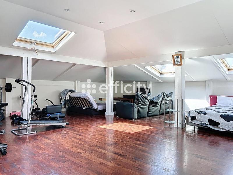 Maison - 240 m² - 7 pièces