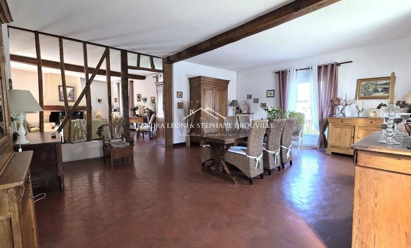 Maison - 295 m² - 8 pièces