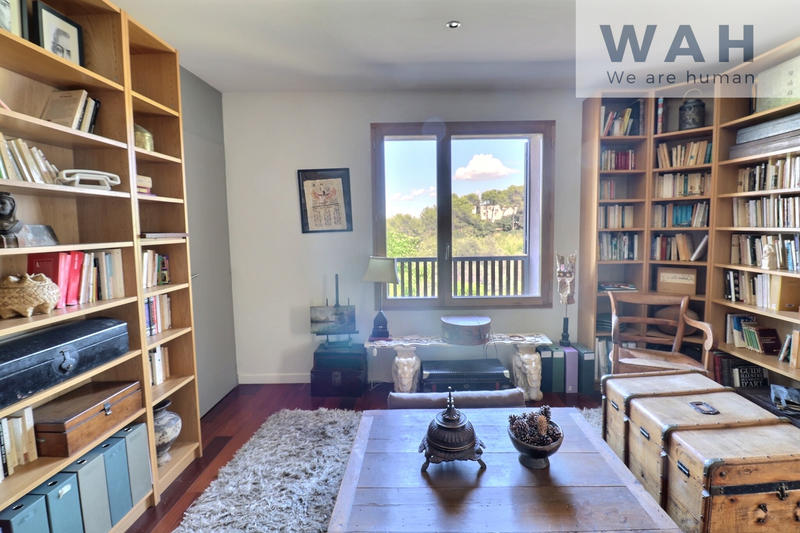 Maison - 300 m² - 10 pièces