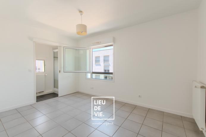 Appartement ancien - 81 m² - 4 pièces