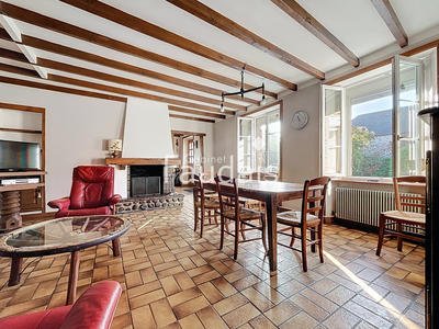 Maison - 212 m² - 8 pièces