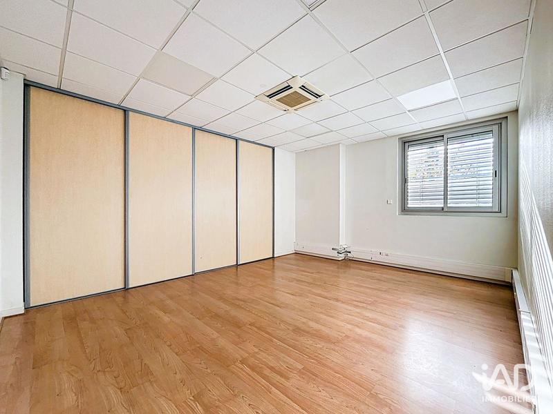 Local commercial - 596 m²