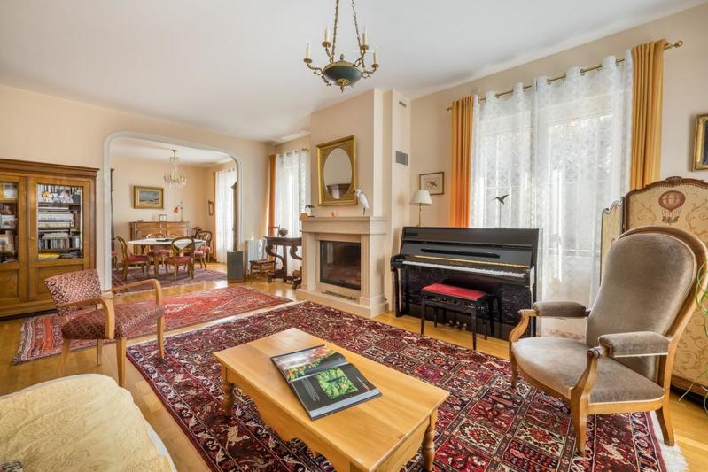 Maison - 245 m² - 7 pièces