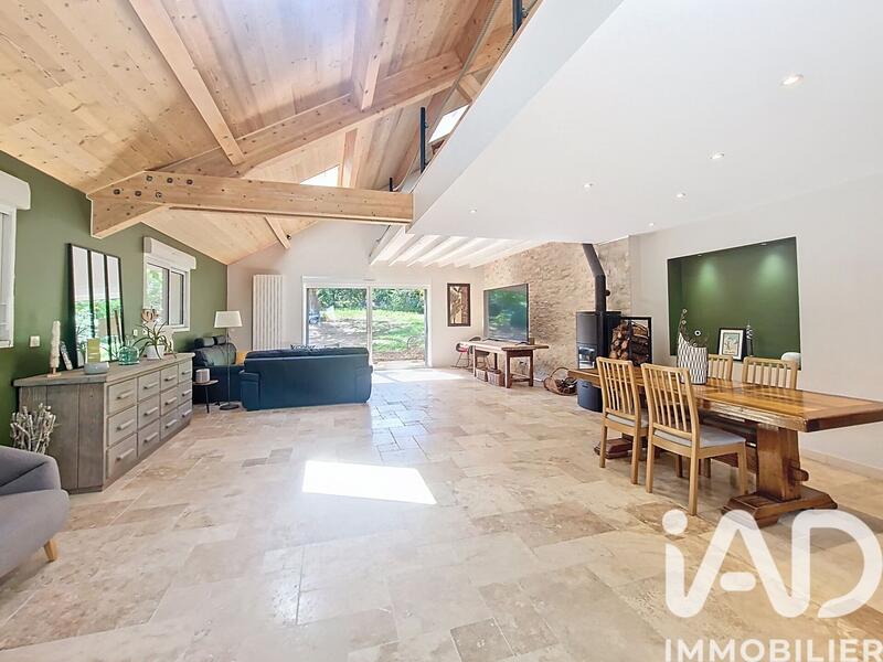 Maison - 232 m² - 8 pièces