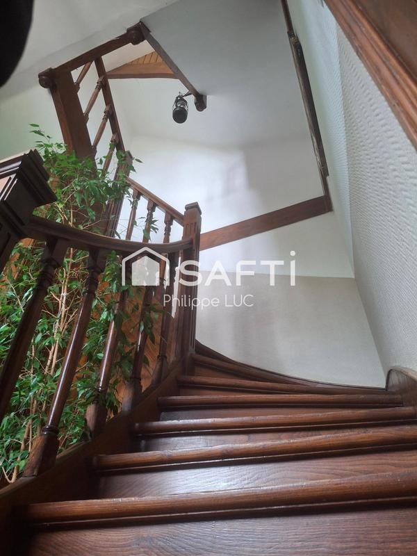 Maison - 212 m² - 12 pièces