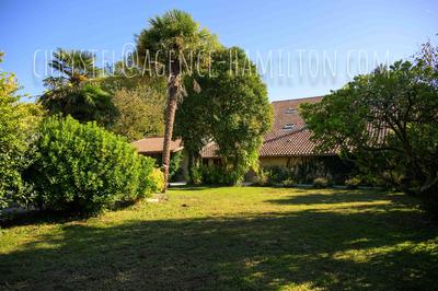 Maison - 550 m² - 27 pièces