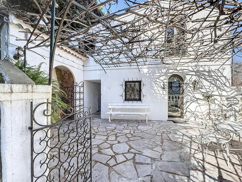 Propriété - 650 m² - 14 pièces