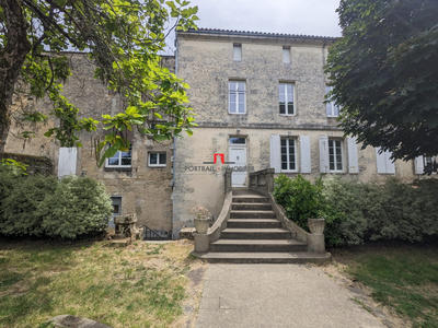 Maison - 303 m² - 6 pièces