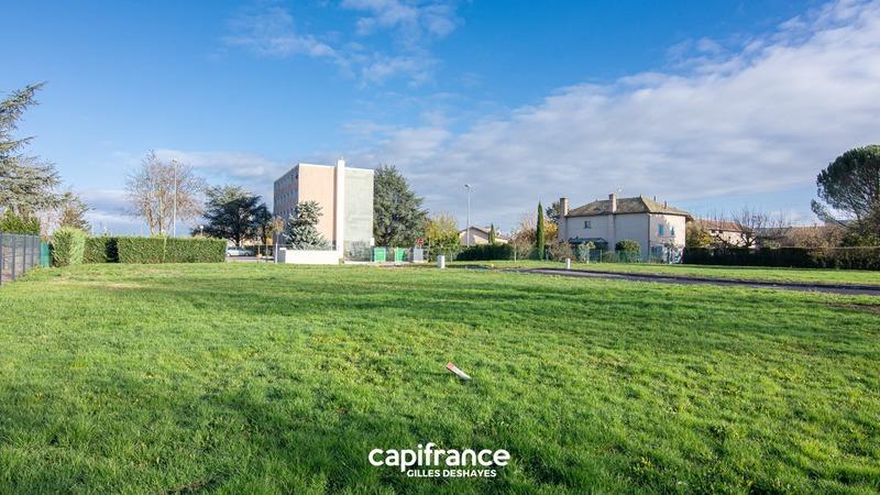 Terrain constructible - 701 m²