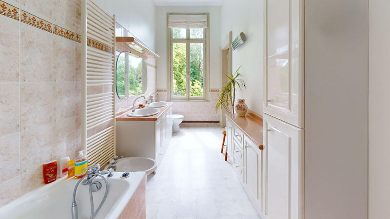 Demeure - 354 m² - 11 pièces