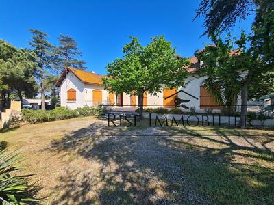 Villa - 245 m² - 9 pièces