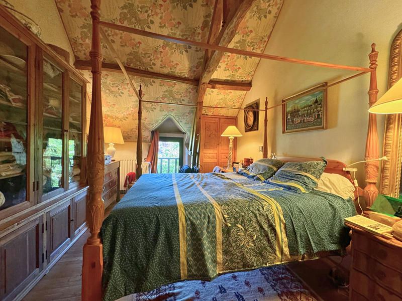 Maison - 232 m² - 8 pièces