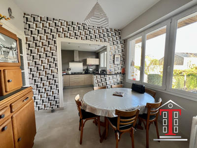 Maison - 180 m² - 7 pièces