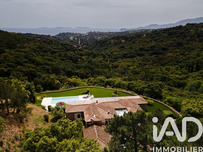 Maison - 370 m² - 7 pièces