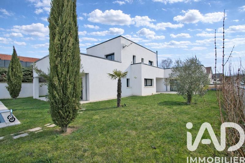 Maison de maîtres - 300 m² - 10 pièces