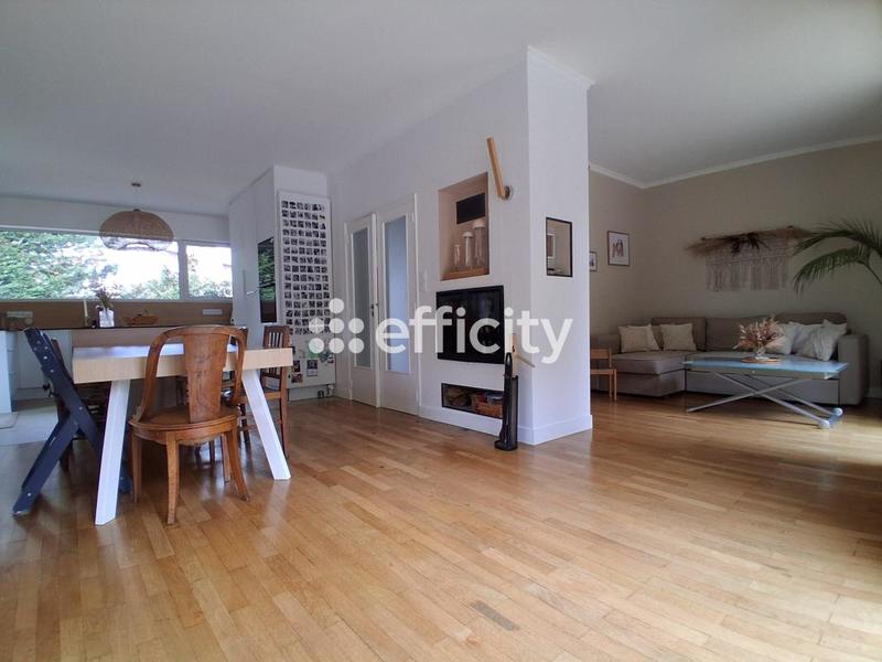 Maison - 208 m² - 10 pièces