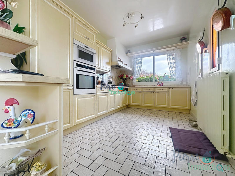 Maison traditionnelle - 199 m² - 6 pièces