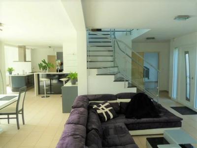 Maison - 180 m² - 6 pièces