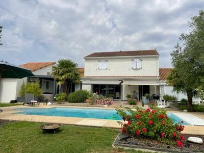 Villa - 220 m² - 8 pièces