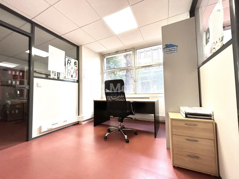 Bureau - 87 m² - 6 pièces