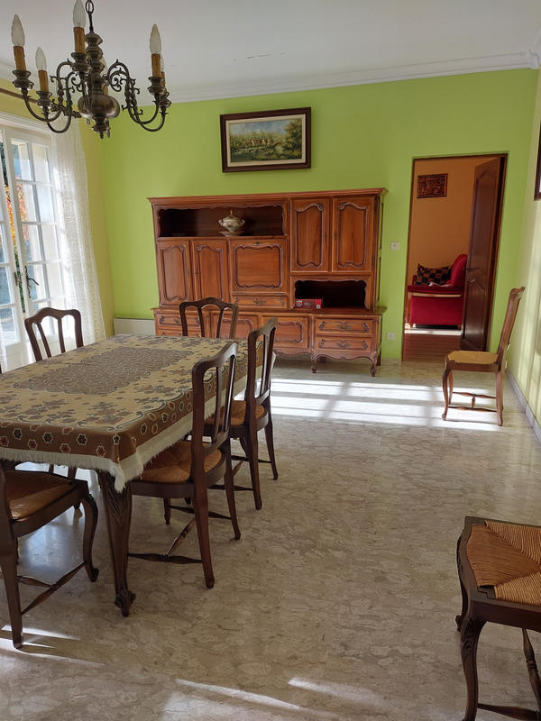 Villa - 216 m² - 9 pièces