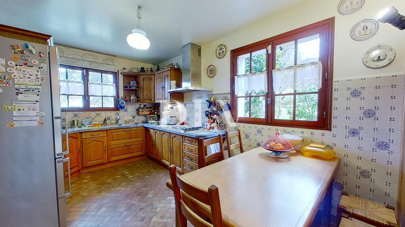 Maison - 220 m² - 8 pièces