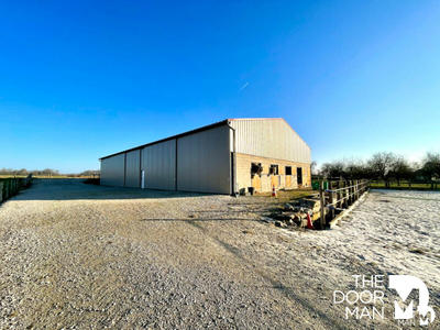 Ferme - 500 m² - 2 pièces