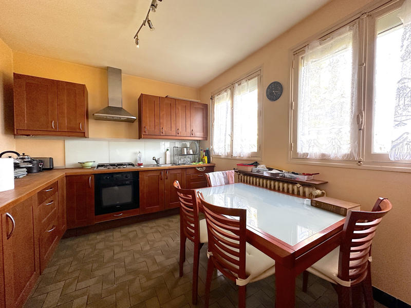 Maison - 260 m² - 8 pièces