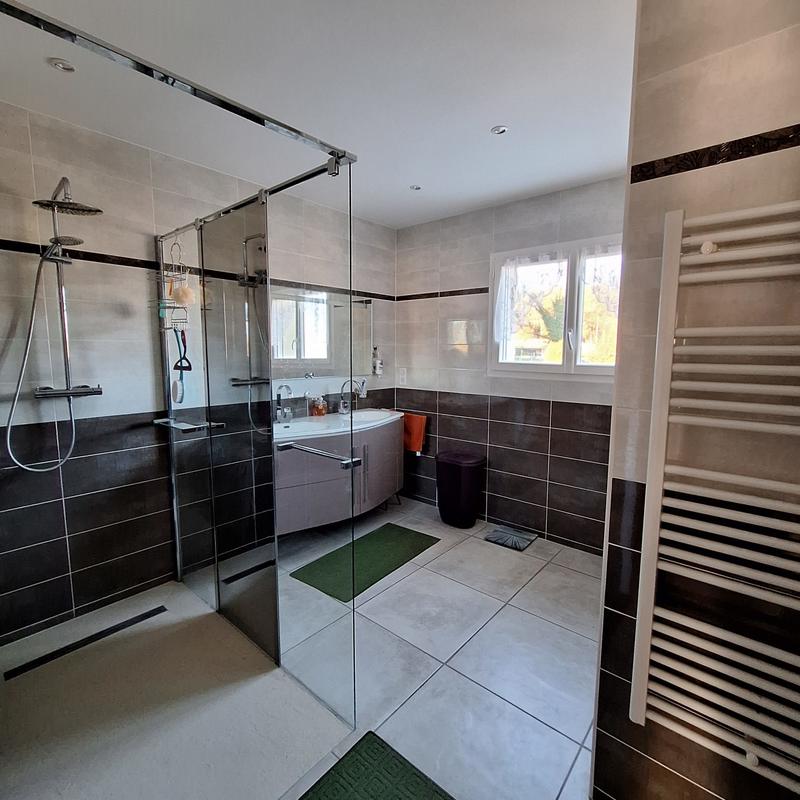 Maison - 235 m² - 7 pièces