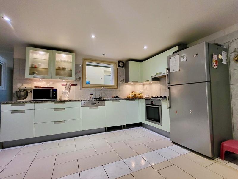 Maison - 272 m² - 11 pièces