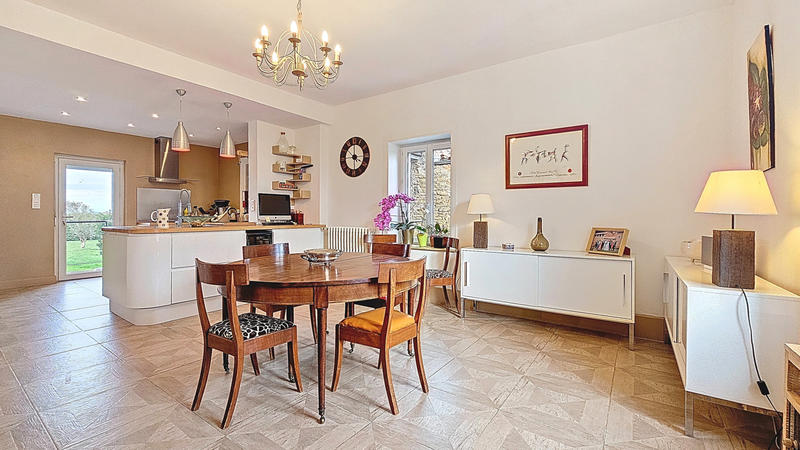 Maison - 284 m² - 8 pièces
