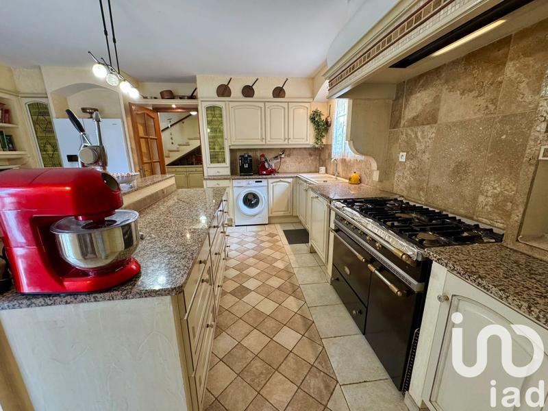 Maison - 250 m² - 6 pièces