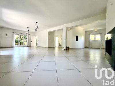 Maison - 216 m² - 8 pièces