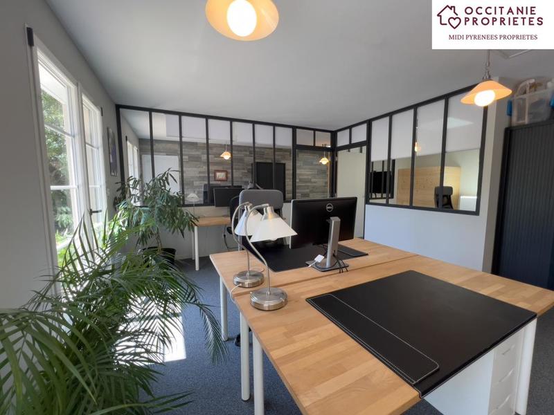 Propriété - 345 m² - 9 pièces