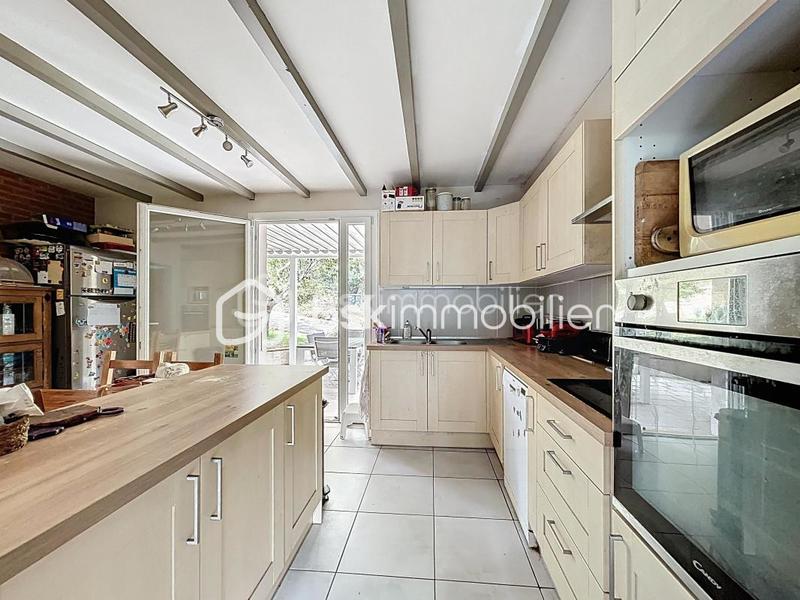 Maison - 230 m² - 9 pièces