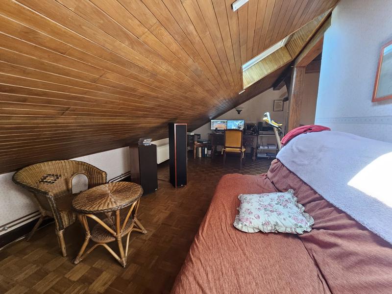 Maison - 9 597 m² - 5 pièces