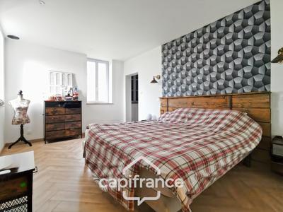 Maison traditionnelle - 170 m² - 8 pièces