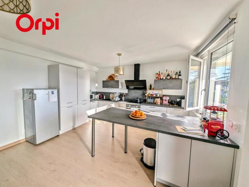 Maison - 250 m² - 8 pièces