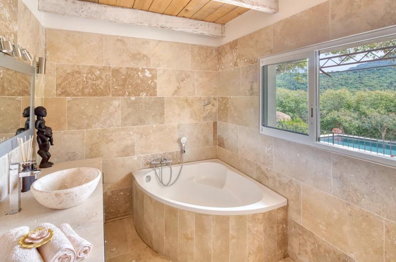 Maison de domaine équestre - 524 m² - 9 pièces