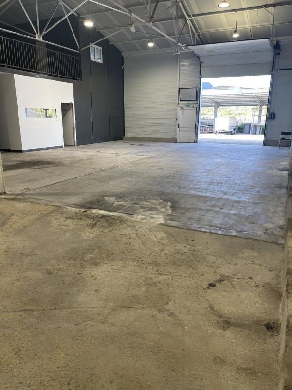 Local d'activité / Entrepôt - 315 m²