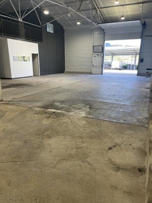 Local d'activité / Entrepôt - 315 m²