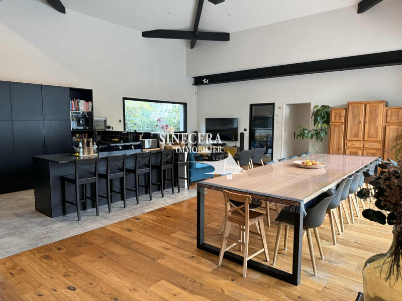 Villa - 285 m² - 8 pièces