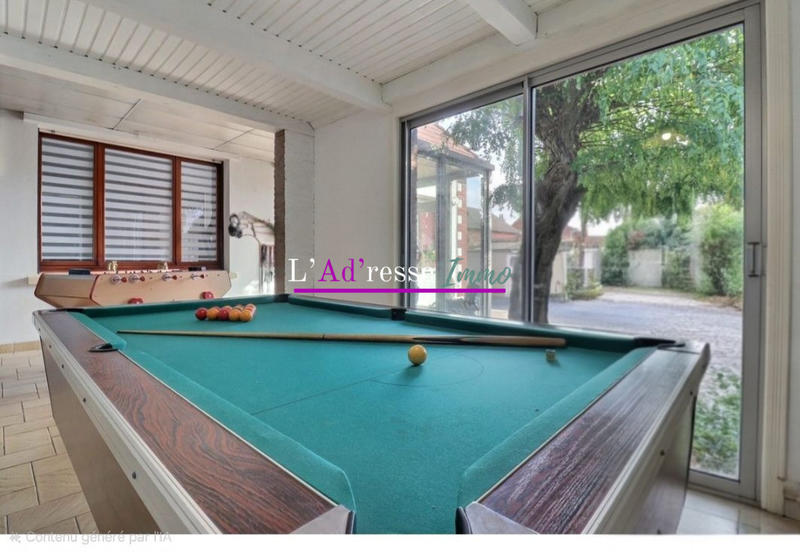 Maison - 221 m² - 10 pièces