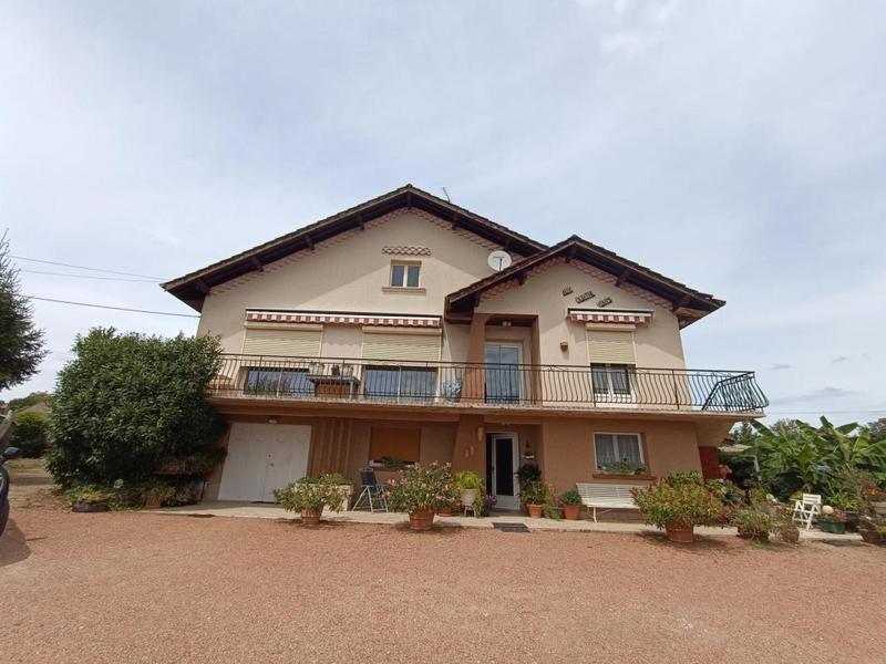 Maison de village - 235 m² - 11 pièces