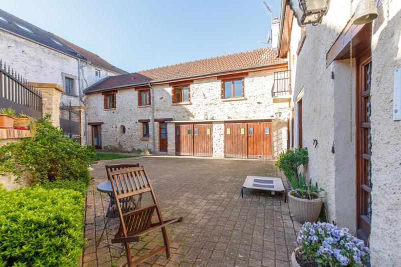 Maison - 177 m² - 9 pièces