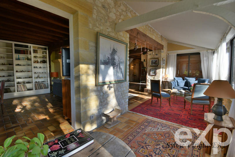 Maison - 207 m² - 6 pièces