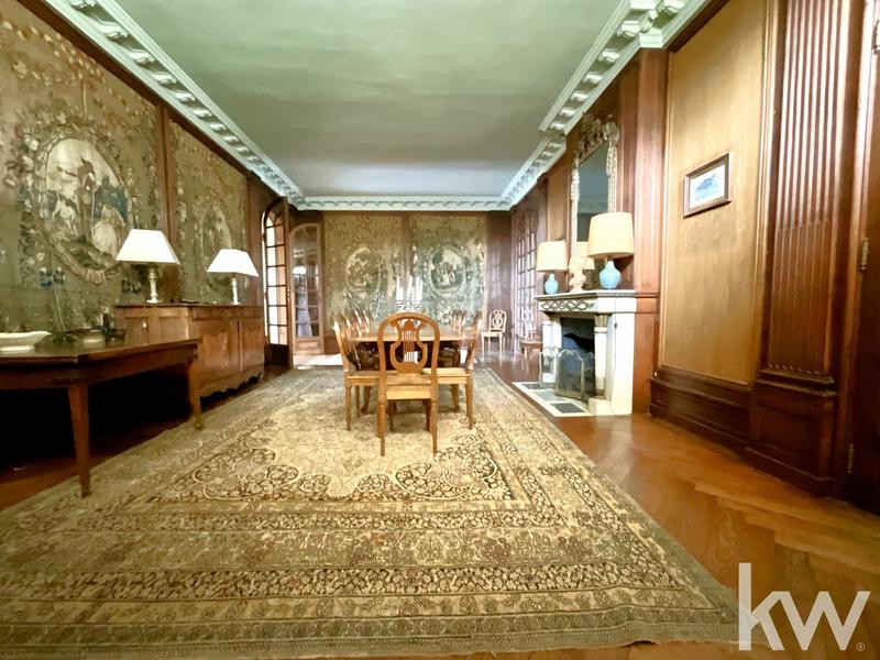 Maison de maîtres - 673 m² - 13 pièces
