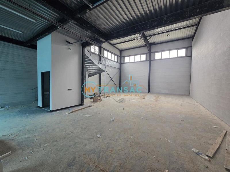 Local d'activité / Entrepôt - 181 m²