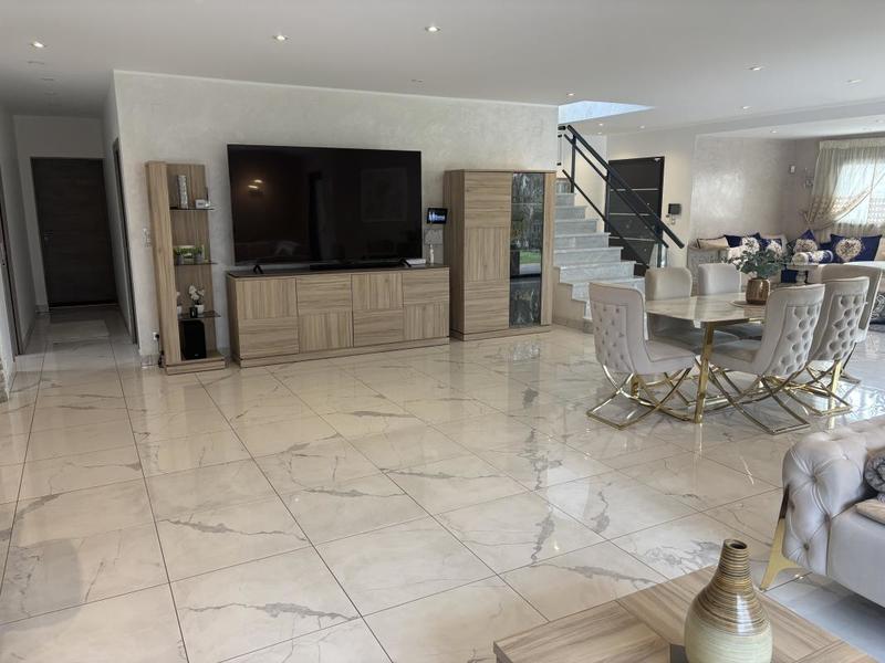 Demeure - 224 m² - 5 pièces