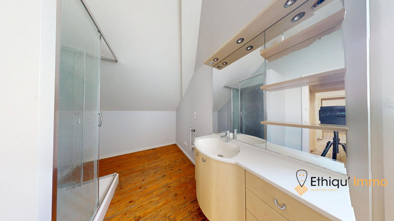 Maison - 424 m² - 10 pièces